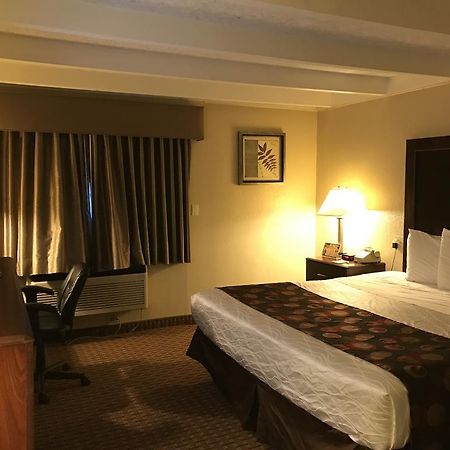 Days Inn By Wyndham Bloomington West Eksteriør bilde
