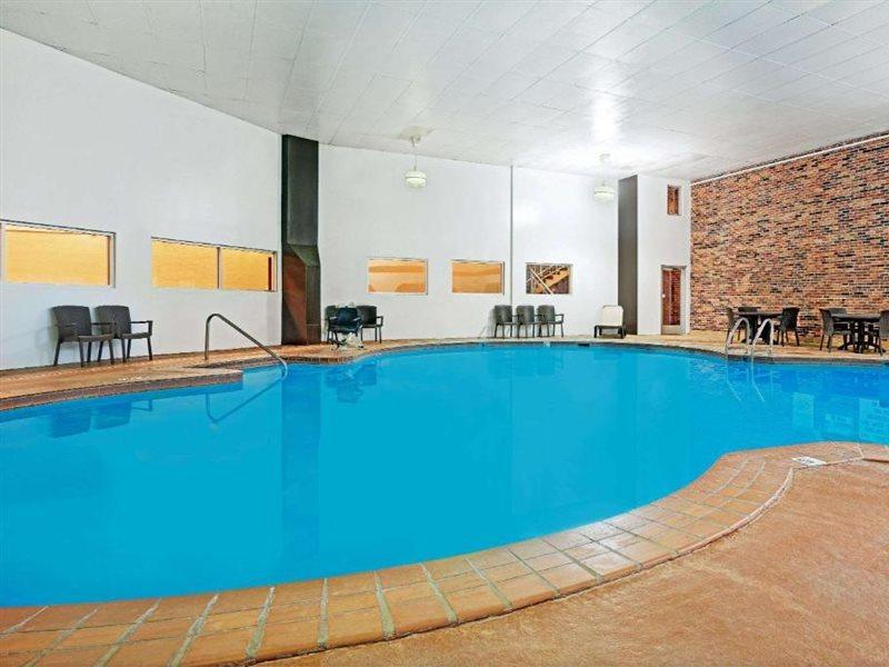 Days Inn By Wyndham Bloomington West Eksteriør bilde