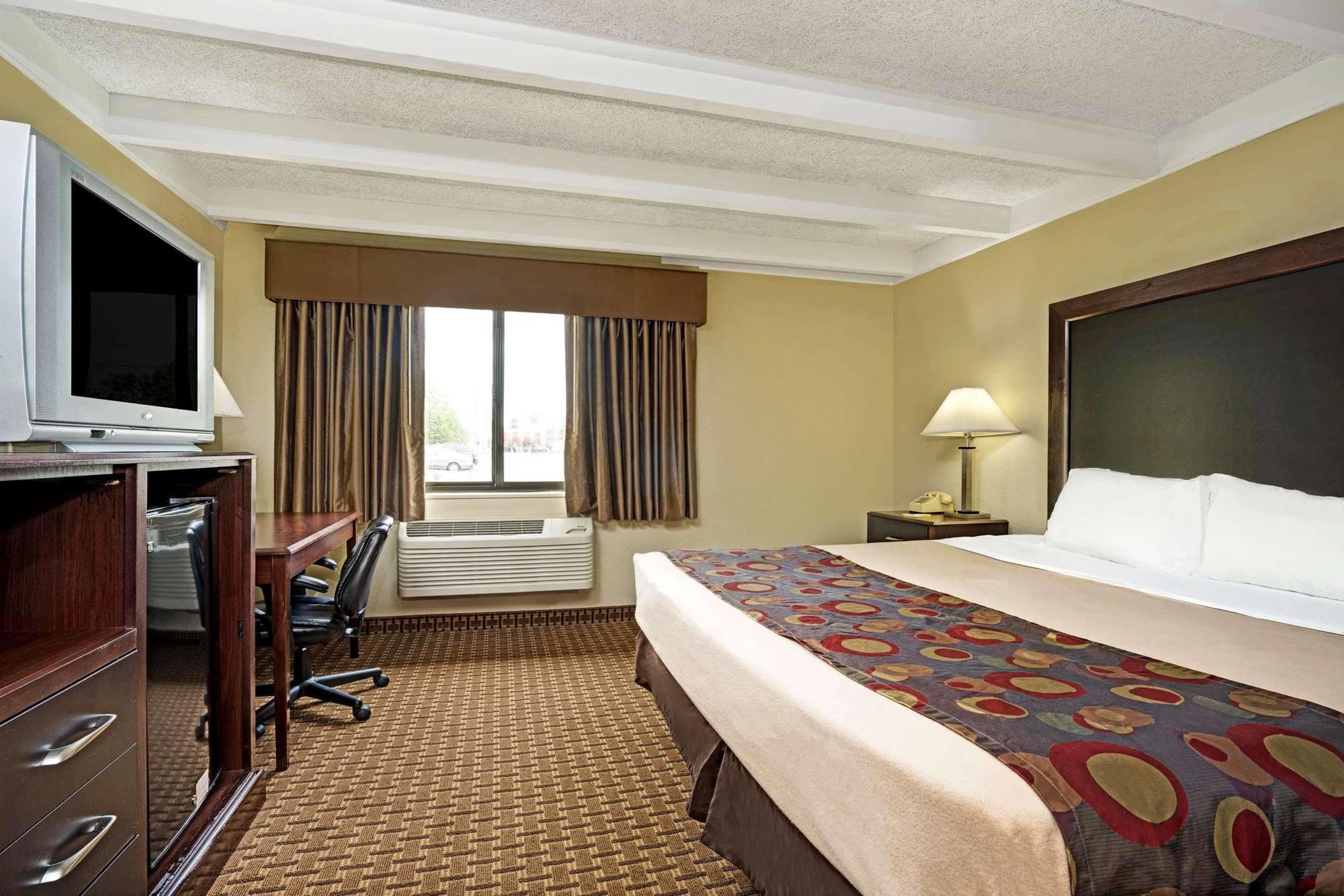 Days Inn By Wyndham Bloomington West Eksteriør bilde