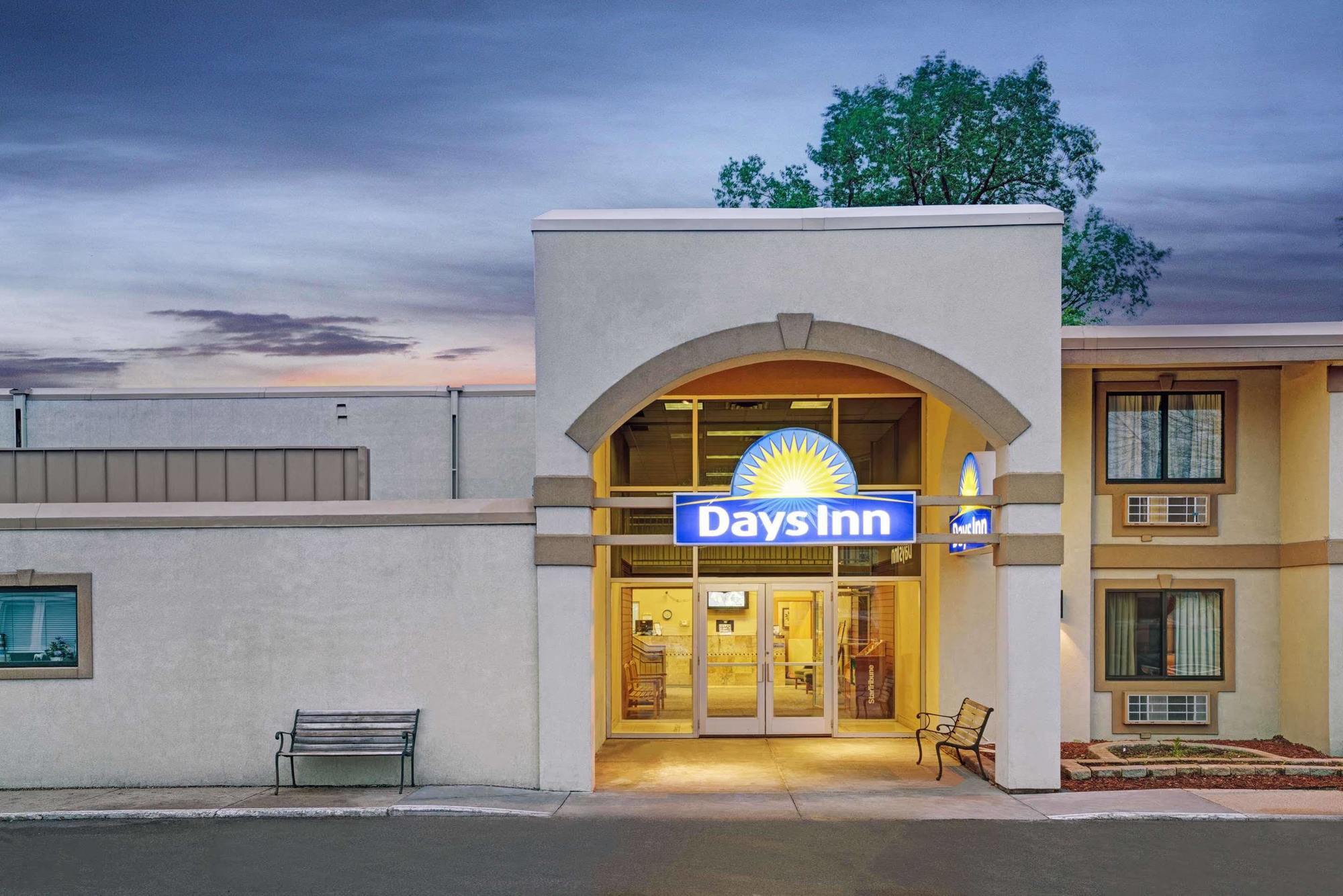 Days Inn By Wyndham Bloomington West Eksteriør bilde