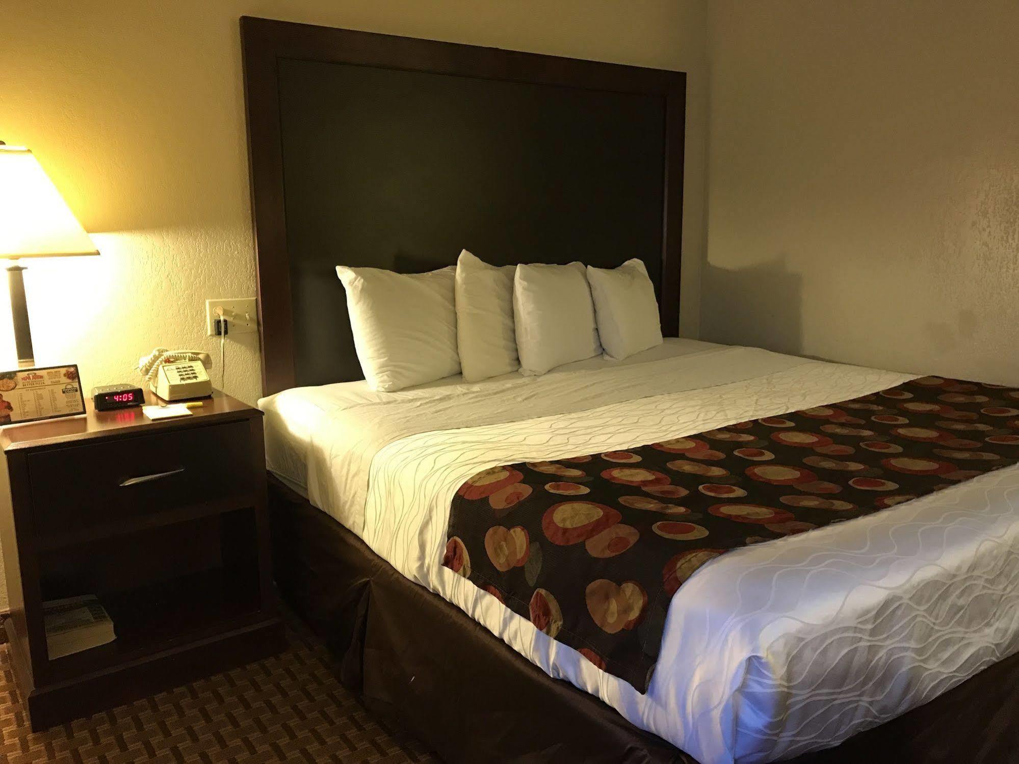 Days Inn By Wyndham Bloomington West Eksteriør bilde