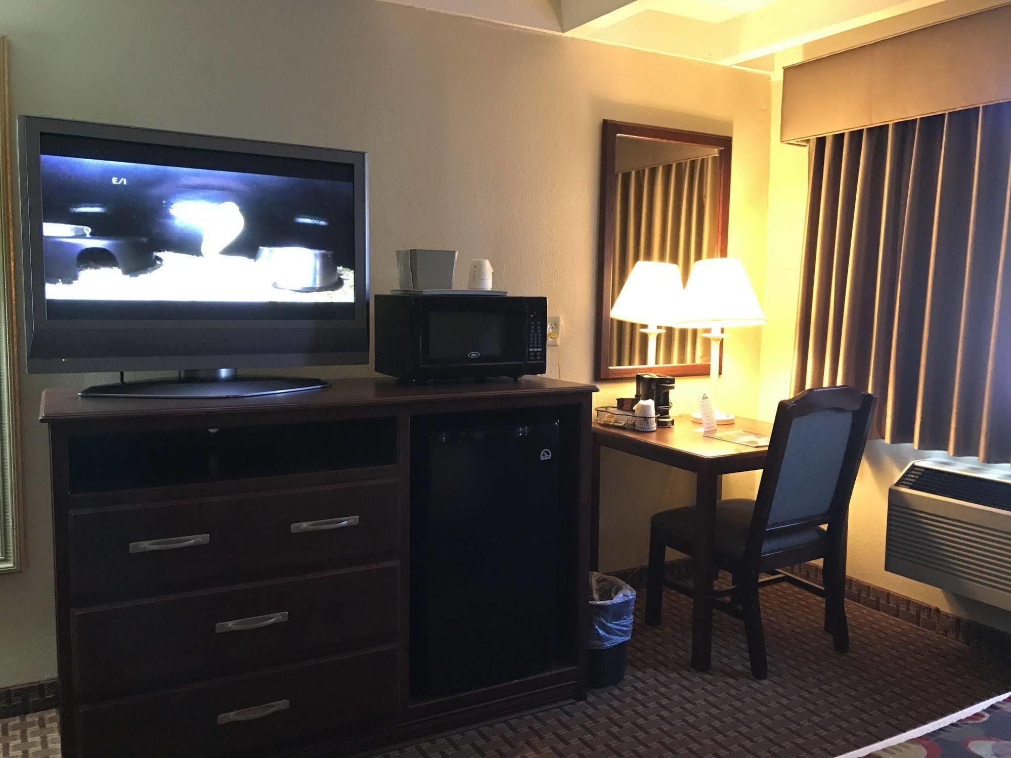 Days Inn By Wyndham Bloomington West Eksteriør bilde